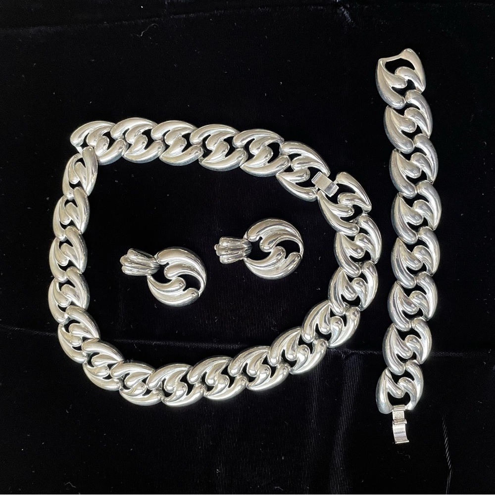 Silver tone 3 piece jewelry ensemble